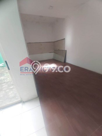 Lokasi strategis! Rumah siap huni disewakan di Krian LB 102m2 Lokasi strategis! Rumah siap huni disewakan di Krian LB 102m2