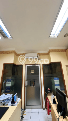 Ruko Dijual di Jakarta Barat LT 67m2 & LB 270m2 Lokasi Terbaik! Ruko Dijual di Jakarta Barat LT 67m2 & LB 270m2 Lokasi Terbaik!