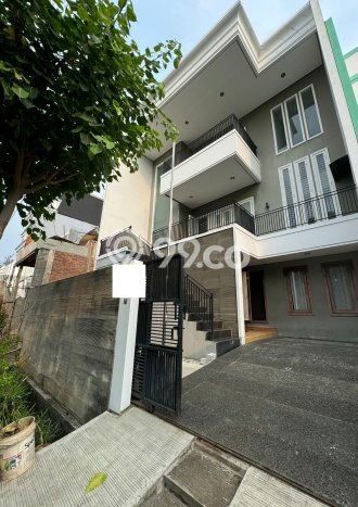 Siap Huni Rumah Mewah 6 Kamar di Penjaringan Dekat ke Mana Pun Siap Huni Rumah Mewah 6 Kamar di Penjaringan Dekat ke Mana Pun