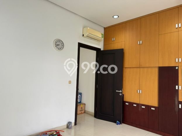 Siap Huni Rumah Mewah 6 Kamar di Penjaringan Dekat ke Mana Pun Siap Huni Rumah Mewah 6 Kamar di Penjaringan Dekat ke Mana Pun