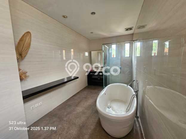 Vila Kawasan , Area 271m2m², Dekat ke Pusat Kota Vila Kawasan , Area 271m2m², Dekat ke Pusat Kota