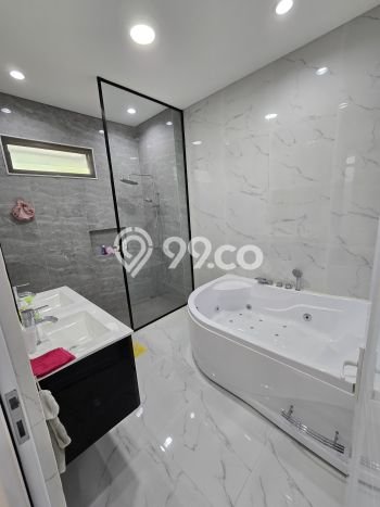 Ready to Use! Premium House LT 144m2 Desain Elegan di BSB City Ready to Use! Premium House LT 144m2 Desain Elegan di BSB City