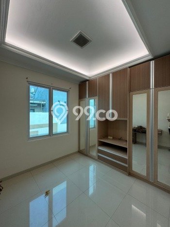 Lokasi strategis! Rumah siap huni dikontrakkan di Cakung LB 181m2 Lokasi strategis! Rumah siap huni dikontrakkan di Cakung LB 181m2