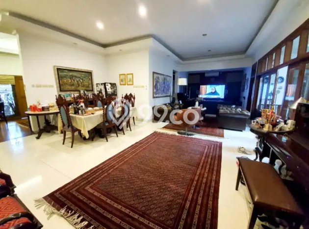 Properti Nyaman 3 KT Luas Tanah 360m² di Cilandak, Jakarta Selatan Properti Nyaman 3 KT Luas Tanah 360m² di Cilandak, Jakarta Selatan