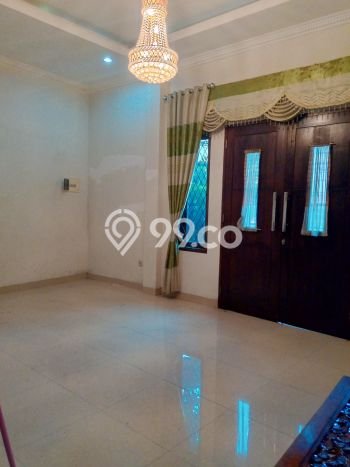 UNIT LANGKA! Rumah di Duren Sawit, 6 KT, Pemandangan Kota, Luas 180m² LB 300m² UNIT LANGKA! Rumah di Duren Sawit, 6 KT, Pemandangan Kota, Luas 180m² LB 300m²