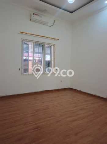 Disewakan! Rumah 3 Kamar Tidur &
3 Kamar Mandi di Kayu Putih, Jakarta Timur Disewakan! Rumah 3 Kamar Tidur &
3 Kamar Mandi di Kayu Putih, Jakarta Timur