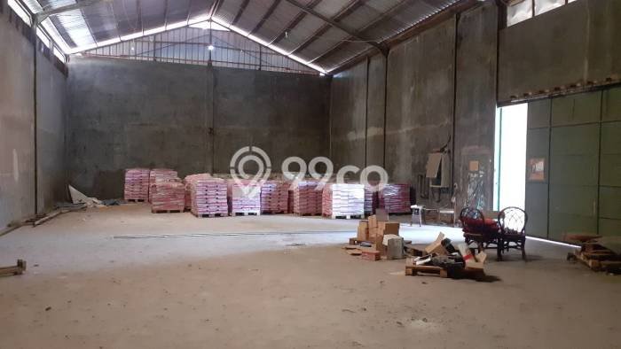 Gudang di Cipinang, Luas 500m², Pusat Komersial Gudang di Cipinang, Luas 500m², Pusat Komersial