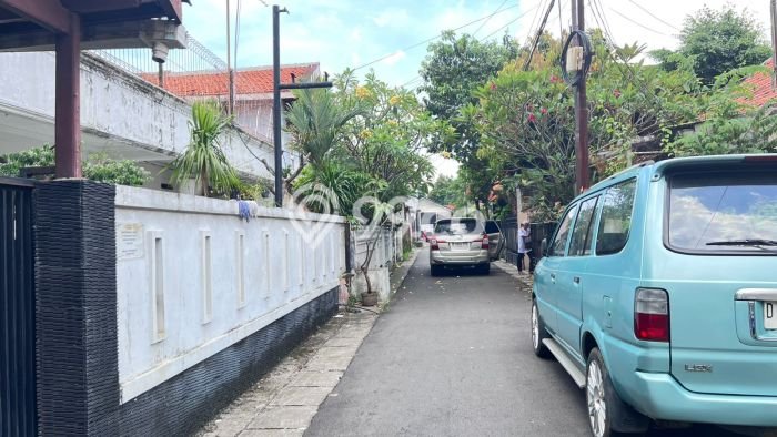 Jarang Ada! Rumah Sewa 4 Kamar Nyaman Siap Huni Utan Kayu Jarang Ada! Rumah Sewa 4 Kamar Nyaman Siap Huni Utan Kayu