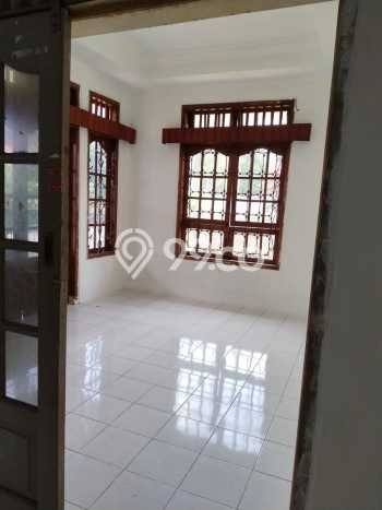 Disewakan Rumah Harga Terjangkau di Rawamangun Jakarta Timur dengan 4 Kamar Tidur Disewakan Rumah Harga Terjangkau di Rawamangun Jakarta Timur dengan 4 Kamar Tidur
