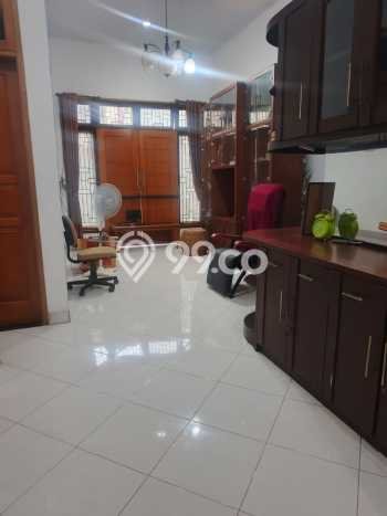Rumah sewa siap pakai 4 Kamar Tidur di Rawamangun, Jakarta Timur Rumah sewa siap pakai 4 Kamar Tidur di Rawamangun, Jakarta Timur