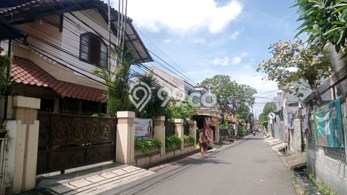 Ready to Use! Luxury House LT 331m2 Desain Elegan di Pejaten Timur Ready to Use! Luxury House LT 331m2 Desain Elegan di Pejaten Timur