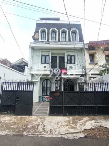Rumah Kost untuk Dijual di Gandaria Punya 10 Kamar Rumah Kost untuk Dijual di Gandaria Punya 10 Kamar