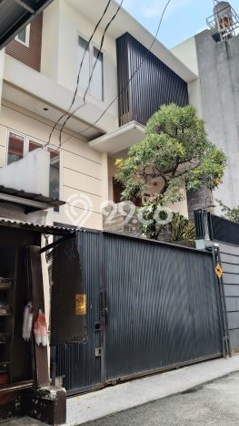Rumah Strategis di Pusat Kota Gandaria, Jakarta Selatan - LT 171m² Rumah Strategis di Pusat Kota Gandaria, Jakarta Selatan - LT 171m²
