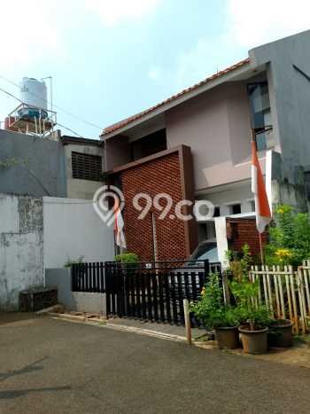 Rumah Luas Asri 3 KT Siap Pakai di Cipulir Jakarta Selatan Rumah Luas Asri 3 KT Siap Pakai di Cipulir Jakarta Selatan