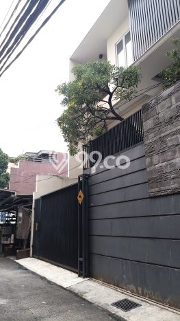 Rumah Strategis di Pusat Kota Gandaria, Jakarta Selatan - LT 171m² Rumah Strategis di Pusat Kota Gandaria, Jakarta Selatan - LT 171m²