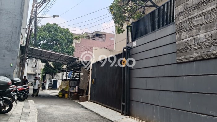 Rumah Strategis di Pusat Kota Gandaria, Jakarta Selatan - LT 171m² Rumah Strategis di Pusat Kota Gandaria, Jakarta Selatan - LT 171m²
