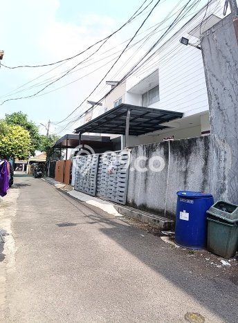 Rumah Luas Asri 4 KT Siap Pakai di Lebak Bulus Jakarta Selatan Rumah Luas Asri 4 KT Siap Pakai di Lebak Bulus Jakarta Selatan