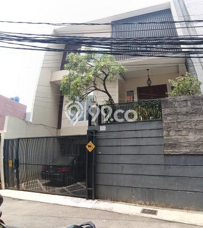 Rumah Strategis di Pusat Kota Gandaria, Jakarta Selatan - LT 171m² Rumah Strategis di Pusat Kota Gandaria, Jakarta Selatan - LT 171m²