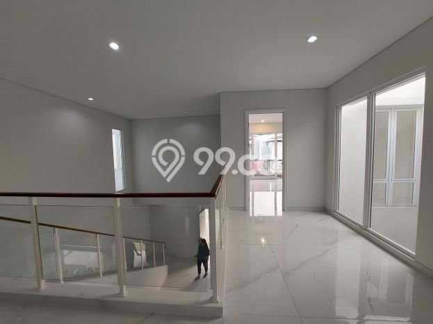 Rumah Mewah LB 316m2 Siap Huni Desain Elegan di Gading Serpong, Tangerang Rumah Mewah LB 316m2 Siap Huni Desain Elegan di Gading Serpong, Tangerang