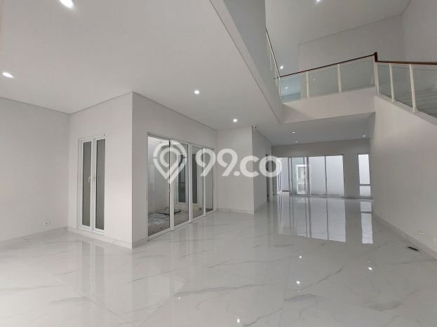 Rumah Mewah LB 316m2 Siap Huni Desain Elegan di Gading Serpong, Tangerang Rumah Mewah LB 316m2 Siap Huni Desain Elegan di Gading Serpong, Tangerang
