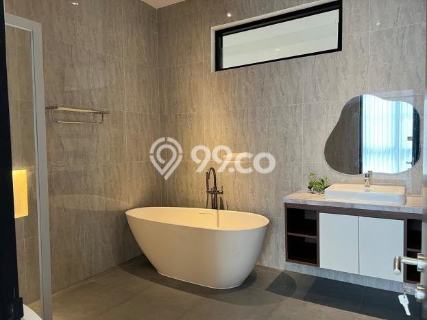 For Sale! Luxury House LT 300m2 Desain Elegan di Alam Sutera For Sale! Luxury House LT 300m2 Desain Elegan di Alam Sutera