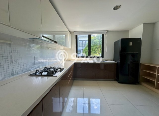 Rumah Luxury Modern Tanpa Renovasi di BSD City Tangerang Rumah Luxury Modern Tanpa Renovasi di BSD City Tangerang