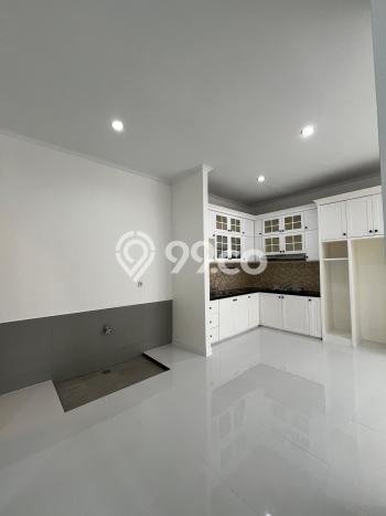 Rumah Mewah Siap Huni LT 112m2 di BSD, Tangerang Selatan Rumah Mewah Siap Huni LT 112m2 di BSD, Tangerang Selatan