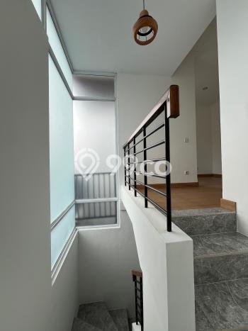 Rumah Mewah Siap Huni LT 112m2 di BSD, Tangerang Selatan Rumah Mewah Siap Huni LT 112m2 di BSD, Tangerang Selatan