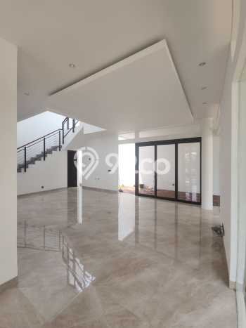 Rumah Elit LB 230m2 Siap Pakai Desain Elegan di BSD, Tangerang Rumah Elit LB 230m2 Siap Pakai Desain Elegan di BSD, Tangerang