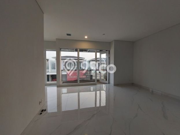 Rumah Mewah LB 316m2 Siap Huni Desain Elegan di Gading Serpong, Tangerang Rumah Mewah LB 316m2 Siap Huni Desain Elegan di Gading Serpong, Tangerang