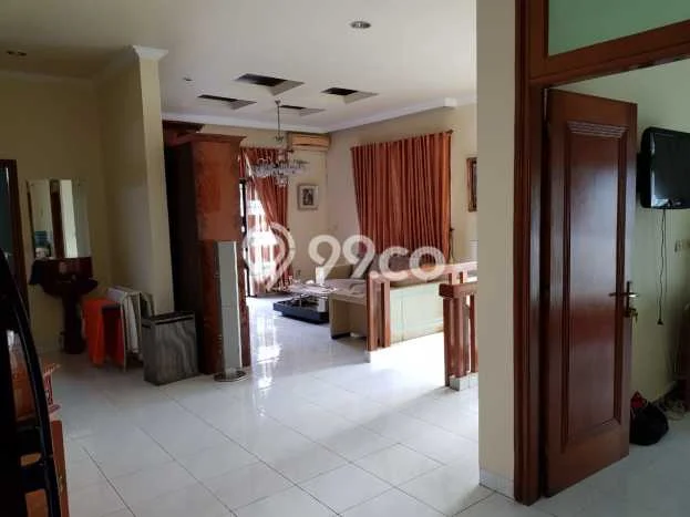 Siap Huni Rumah Mewah 4 Kamar di Grogol Petamburan Dekat ke Mana Pun Siap Huni Rumah Mewah 4 Kamar di Grogol Petamburan Dekat ke Mana Pun