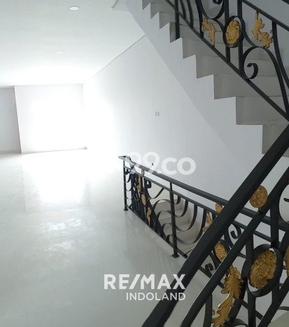 FOR SALE! Ruko di Kebon Jeruk Jakarta Barat, LT 180m2, LB 270m2 FOR SALE! Ruko di Kebon Jeruk Jakarta Barat, LT 180m2, LB 270m2