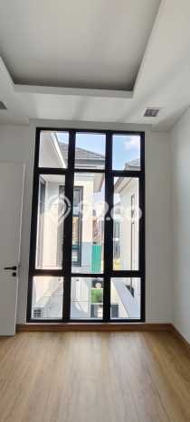 Rumah Elit Modern Tanpa Renovasi di Gading Serpong Tangerang Rumah Elit Modern Tanpa Renovasi di Gading Serpong Tangerang