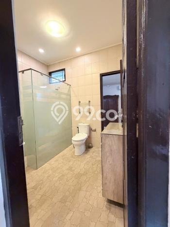 Vila Kawasan , Dimensi 310m2m², Akses ke transportasi publik Vila Kawasan , Dimensi 310m2m², Akses ke transportasi publik