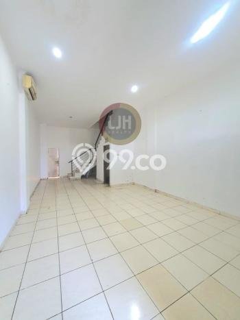 AREA PREMIUM! Ruko For Rent Kawasan Seminyak, Luas 121m², Jalan Utama AREA PREMIUM! Ruko For Rent Kawasan Seminyak, Luas 121m², Jalan Utama
