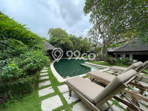 Rumah Mewah LB 283m2 Siap Huni Desain Elegan di Kerobokan, Badung Rumah Mewah LB 283m2 Siap Huni Desain Elegan di Kerobokan, Badung