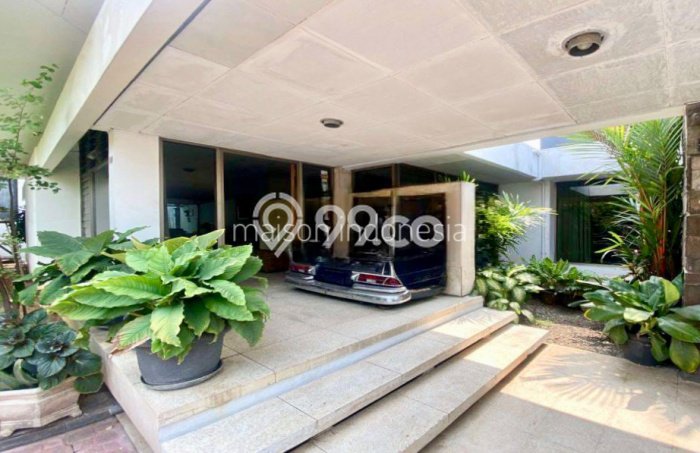 For Sale! Luxury House LT 633m2 Desain Elegan di Pondok Indah For Sale! Luxury House LT 633m2 Desain Elegan di Pondok Indah