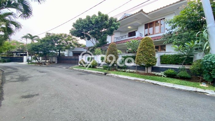Rumah Elit Modern Tanpa Renovasi di Pondok Indah Jakarta Selatan Rumah Elit Modern Tanpa Renovasi di Pondok Indah Jakarta Selatan