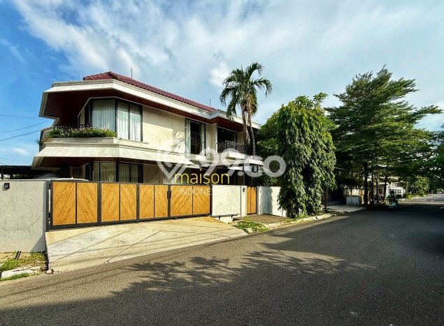 Ready to Use! Luxury House LT 260m2 Desain Elegan di Pondok Indah Ready to Use! Luxury House LT 260m2 Desain Elegan di Pondok Indah