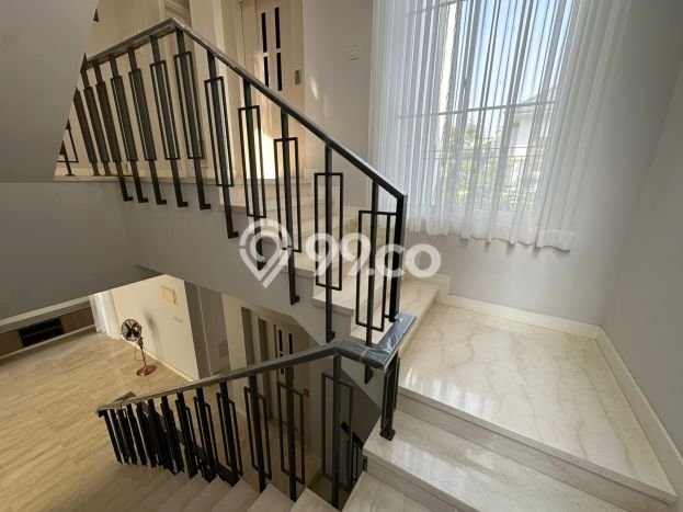 Lokasi terbaik! Rumah siap pakai dikontrakkan di Cilandak LB 378m2 Lokasi terbaik! Rumah siap pakai dikontrakkan di Cilandak LB 378m2