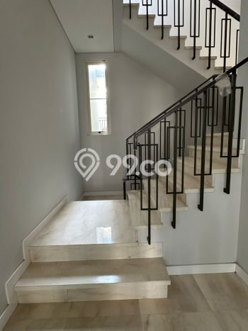 Lokasi terbaik! Rumah siap pakai dikontrakkan di Cilandak LB 378m2 Lokasi terbaik! Rumah siap pakai dikontrakkan di Cilandak LB 378m2
