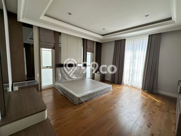 Lokasi terbaik! Rumah siap pakai dikontrakkan di Cilandak LB 378m2 Lokasi terbaik! Rumah siap pakai dikontrakkan di Cilandak LB 378m2
