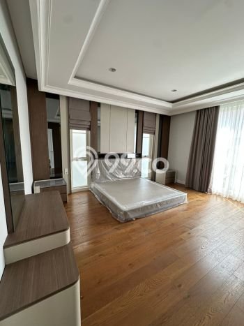 Lokasi terbaik! Rumah siap pakai dikontrakkan di Cilandak LB 378m2 Lokasi terbaik! Rumah siap pakai dikontrakkan di Cilandak LB 378m2