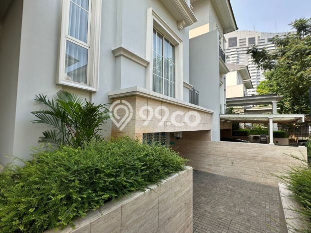 Lokasi terbaik! Rumah siap pakai dikontrakkan di Cilandak LB 378m2 Lokasi terbaik! Rumah siap pakai dikontrakkan di Cilandak LB 378m2