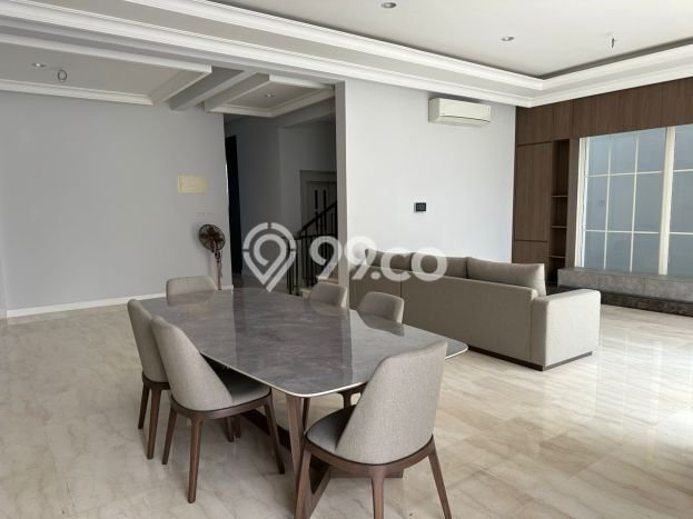 Lokasi terbaik! Rumah siap pakai dikontrakkan di Cilandak LB 378m2 Lokasi terbaik! Rumah siap pakai dikontrakkan di Cilandak LB 378m2