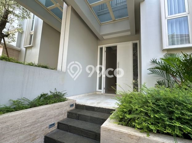 Lokasi terbaik! Rumah siap pakai dikontrakkan di Cilandak LB 378m2 Lokasi terbaik! Rumah siap pakai dikontrakkan di Cilandak LB 378m2