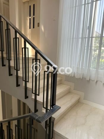 Lokasi terbaik! Rumah siap pakai dikontrakkan di Cilandak LB 378m2 Lokasi terbaik! Rumah siap pakai dikontrakkan di Cilandak LB 378m2