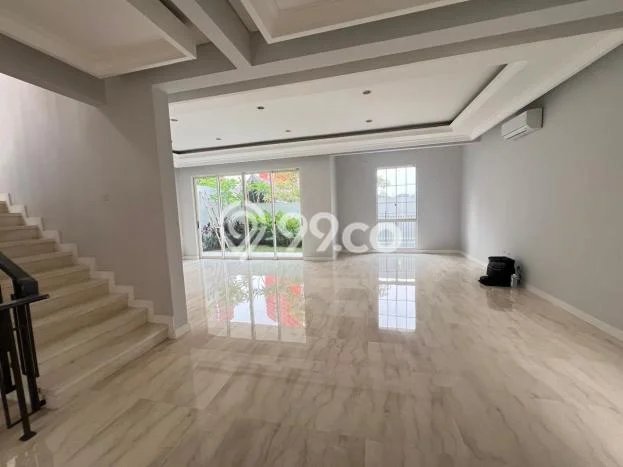 Lokasi terbaik! Rumah siap pakai dikontrakkan di Cilandak LB 378m2 Lokasi terbaik! Rumah siap pakai dikontrakkan di Cilandak LB 378m2