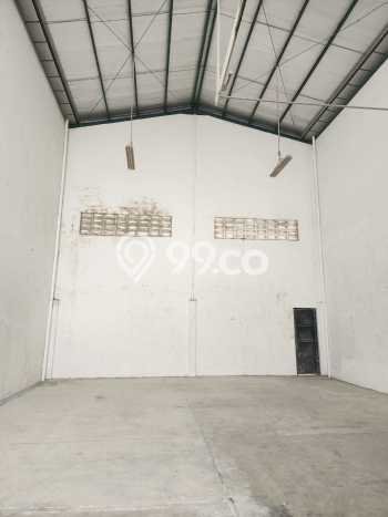 AREA KOMERSIAL! Gudang di Daan Mogot, Luas 180m2m², Akses Utama AREA KOMERSIAL! Gudang di Daan Mogot, Luas 180m2m², Akses Utama