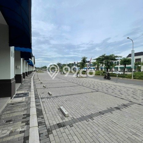 Unit Ruko disewakan di Cisauk Tangerang dengan LT 90m2 / LB 124m2 Unit Ruko disewakan di Cisauk Tangerang dengan LT 90m2 / LB 124m2